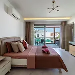 Deluxe Villa Ayshen With Private Swimming Pool *