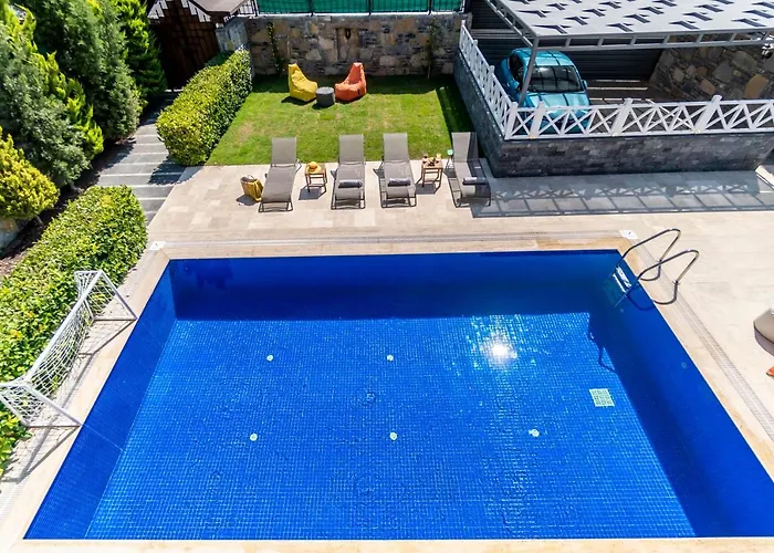 Deluxe Emilie With Private Swimming Pool וילה *