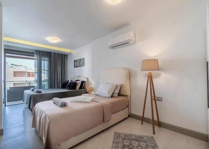 וילה Deluxe Emilie With Private Swimming Pool *