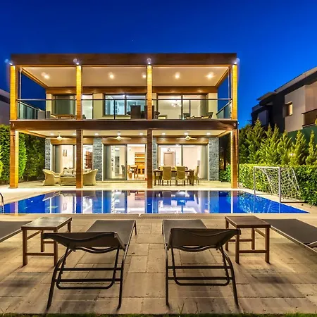 فيلة Deluxe Emilie With Private Swimming Pool *