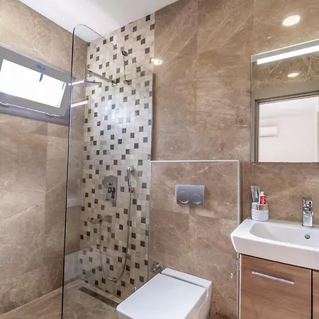 فيلة Deluxe Emilie With Private Swimming Pool *